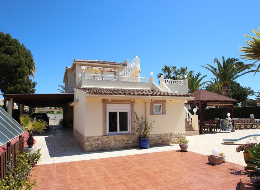 Herverkoop - Villa - Torrevieia - Punta Prima