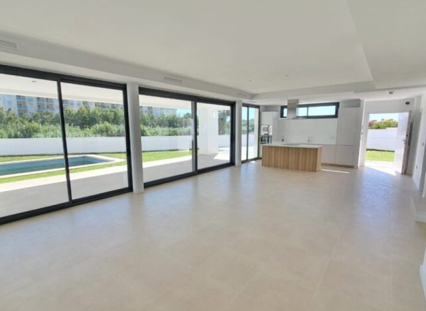 Obra nueva - Villa - Manilva