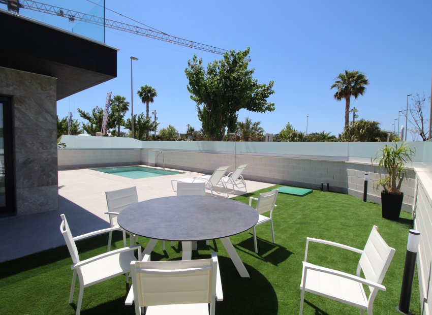 Obra nueva - Villa - Pilar de la Horadada