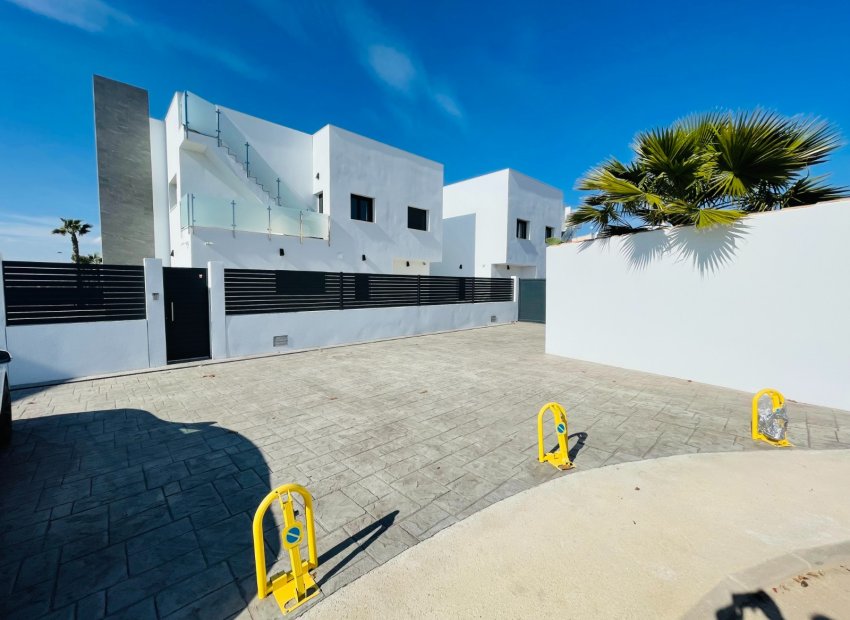 Obra nueva - Villa - Torrevieia - Torrevieja