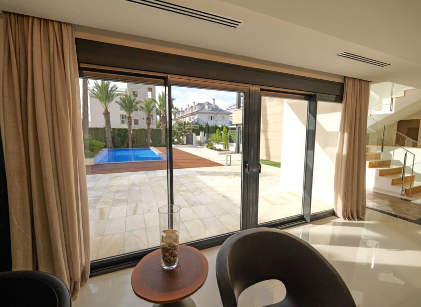 Obra nueva - Villa - Torrevieia - Torrevieja