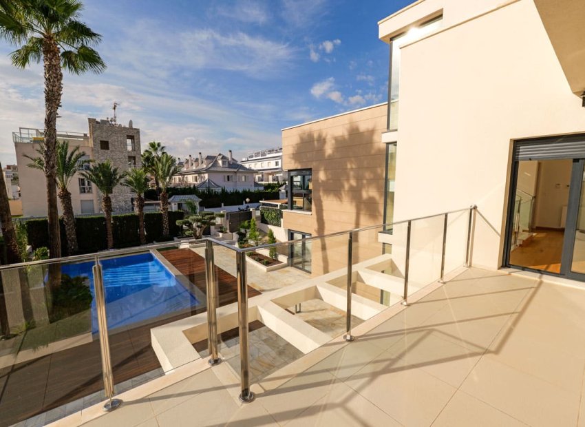 Obra nueva - Villa - Torrevieia - Torrevieja