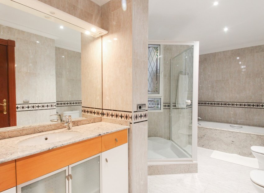 Resale - Apartment / flat - Alicante - Center