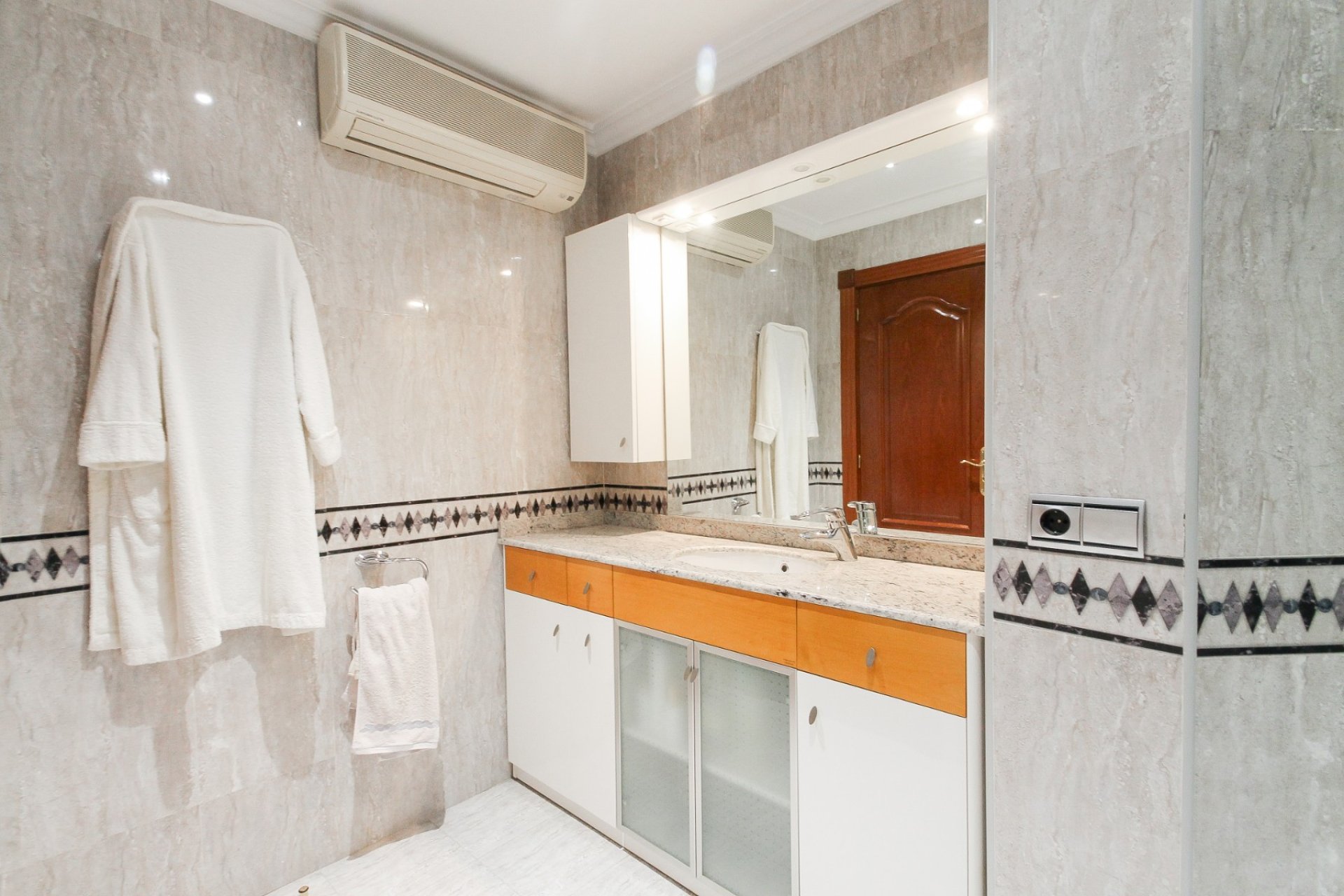 Resale - Apartment / flat - Alicante - - Centro  -