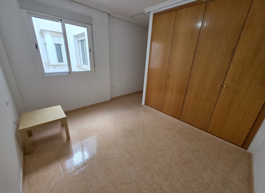 Resale - Apartment / flat - Almoradí - Center