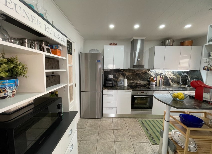 Resale - Apartment / flat - Almoradí - Center