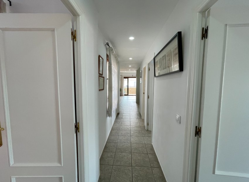 Resale - Apartment / flat - Almoradí - Center