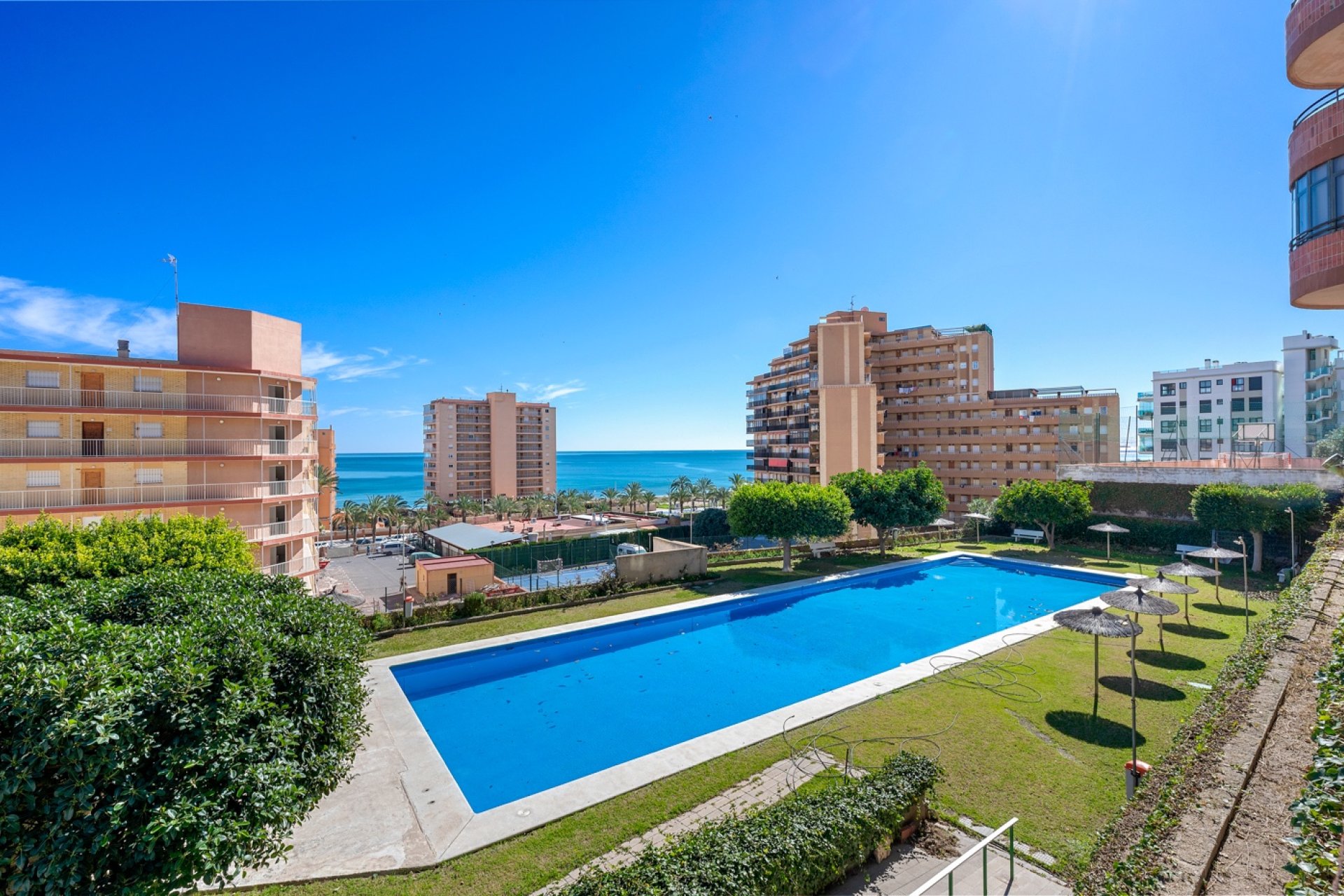 Resale - Apartment / flat - Arenales del Sol - Segunda linea playa