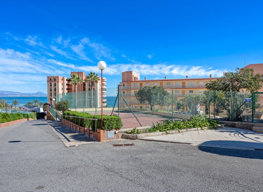 Resale - Apartment / flat - Arenales del Sol - Segunda linea playa