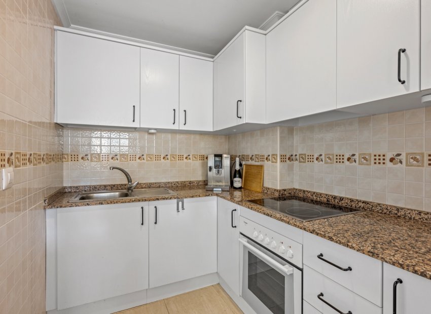 Resale - Apartment / flat - Daya Nueva - Costa Blanca South