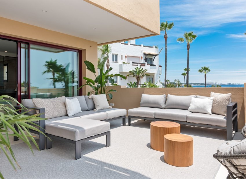 Resale - Apartment / flat - Estepoa - New Golden Mile