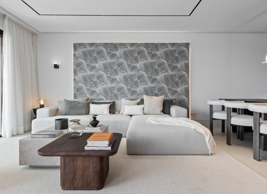 Resale - Apartment / flat - Estepoa - New Golden Mile