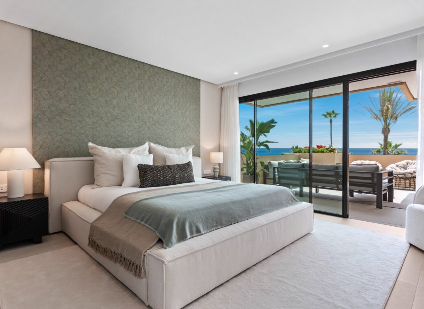 Resale - Apartment / flat - Estepoa - New Golden Mile