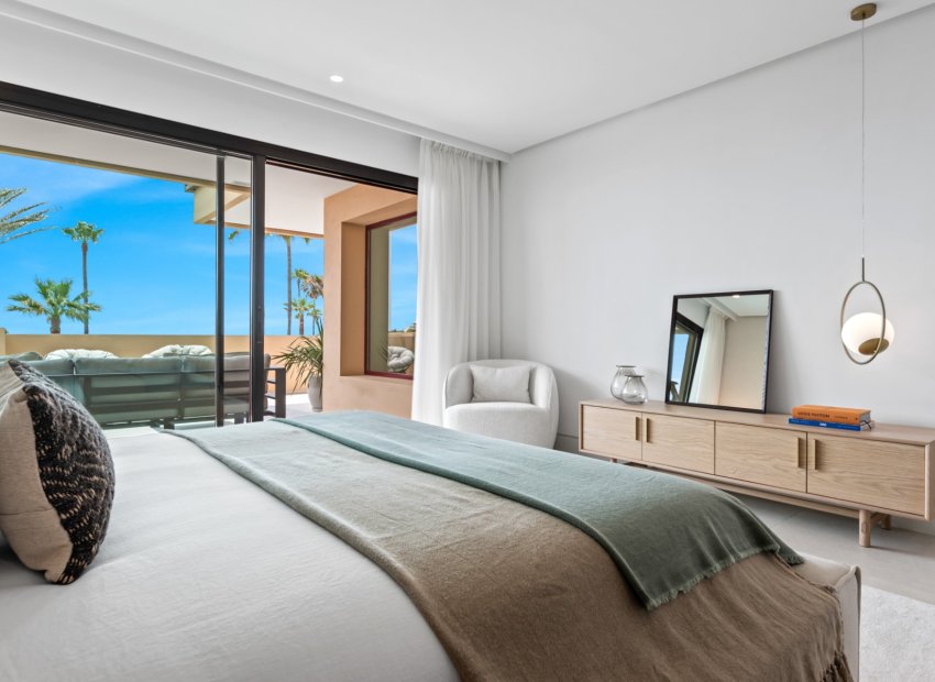 Resale - Apartment / flat - Estepoa - New Golden Mile