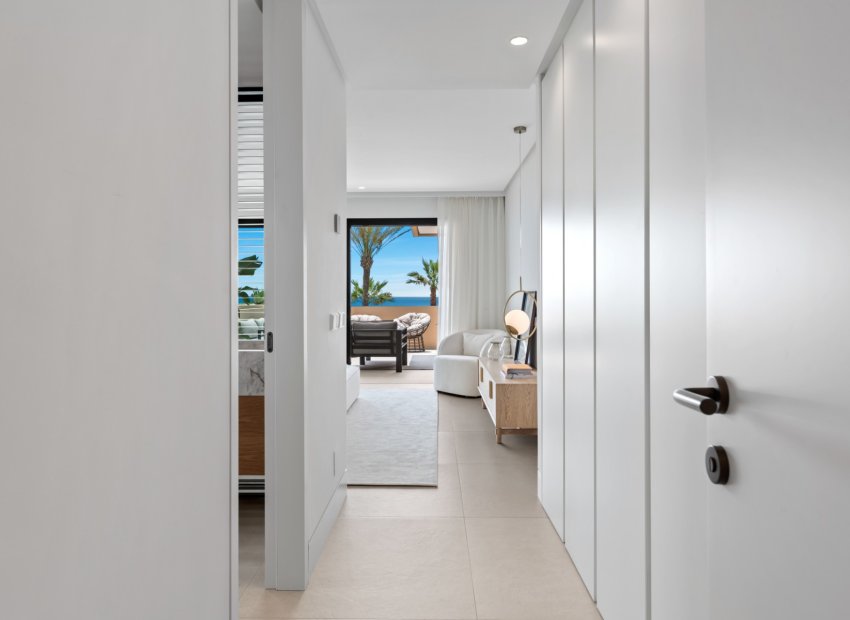 Resale - Apartment / flat - Estepoa - New Golden Mile