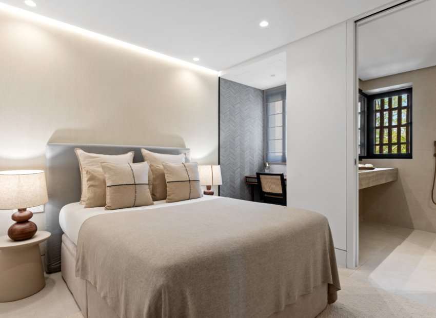 Resale - Apartment / flat - Estepoa - New Golden Mile