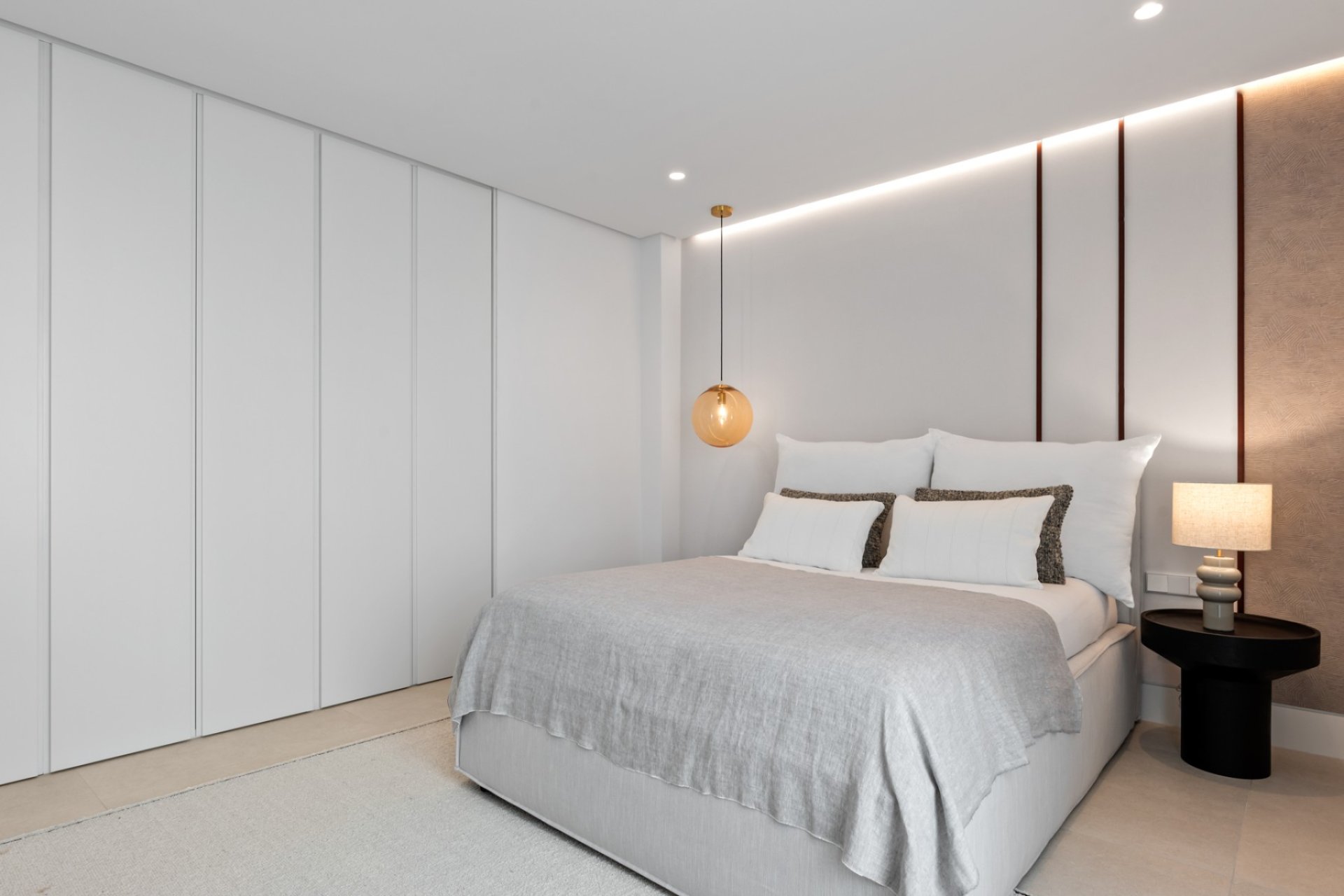 Resale - Apartment / flat - Estepoa - New Golden Mile