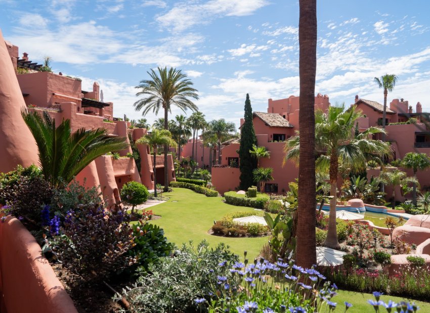 Resale - Apartment / flat - Estepoa - New Golden Mile