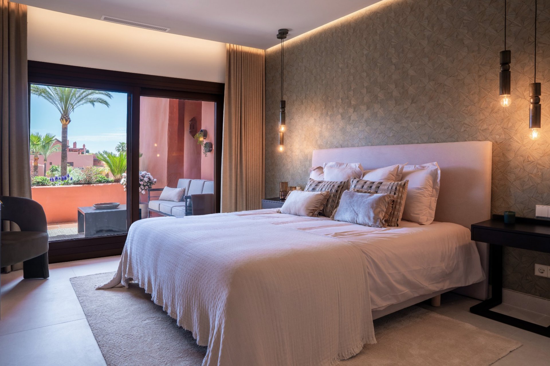 Resale - Apartment / flat - Estepoa - New Golden Mile