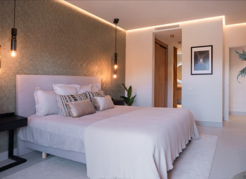 Resale - Apartment / flat - Estepoa - New Golden Mile