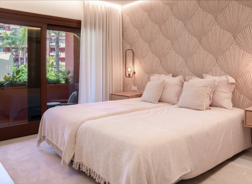 Resale - Apartment / flat - Estepoa - New Golden Mile