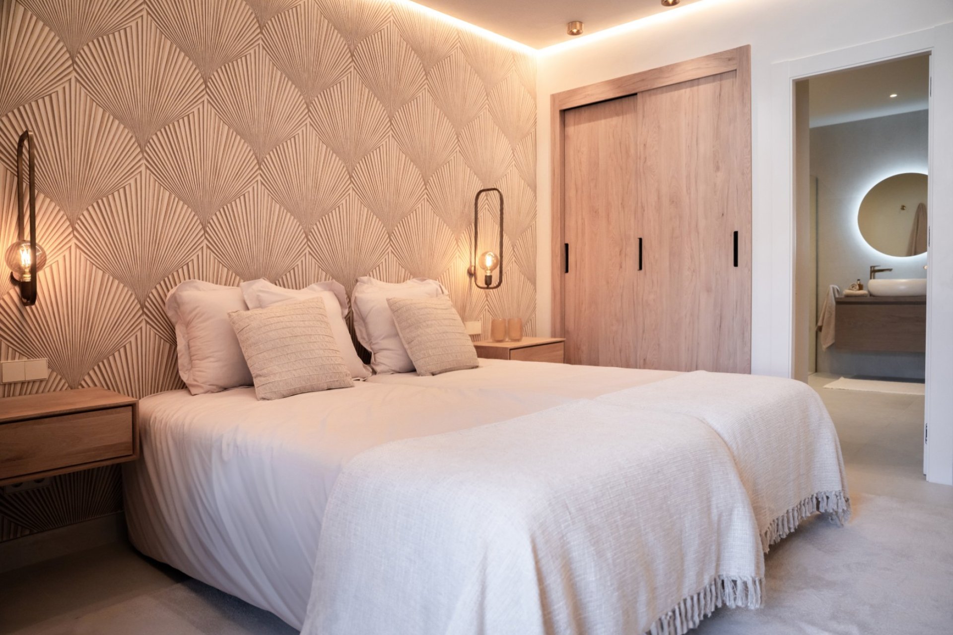 Resale - Apartment / flat - Estepoa - New Golden Mile