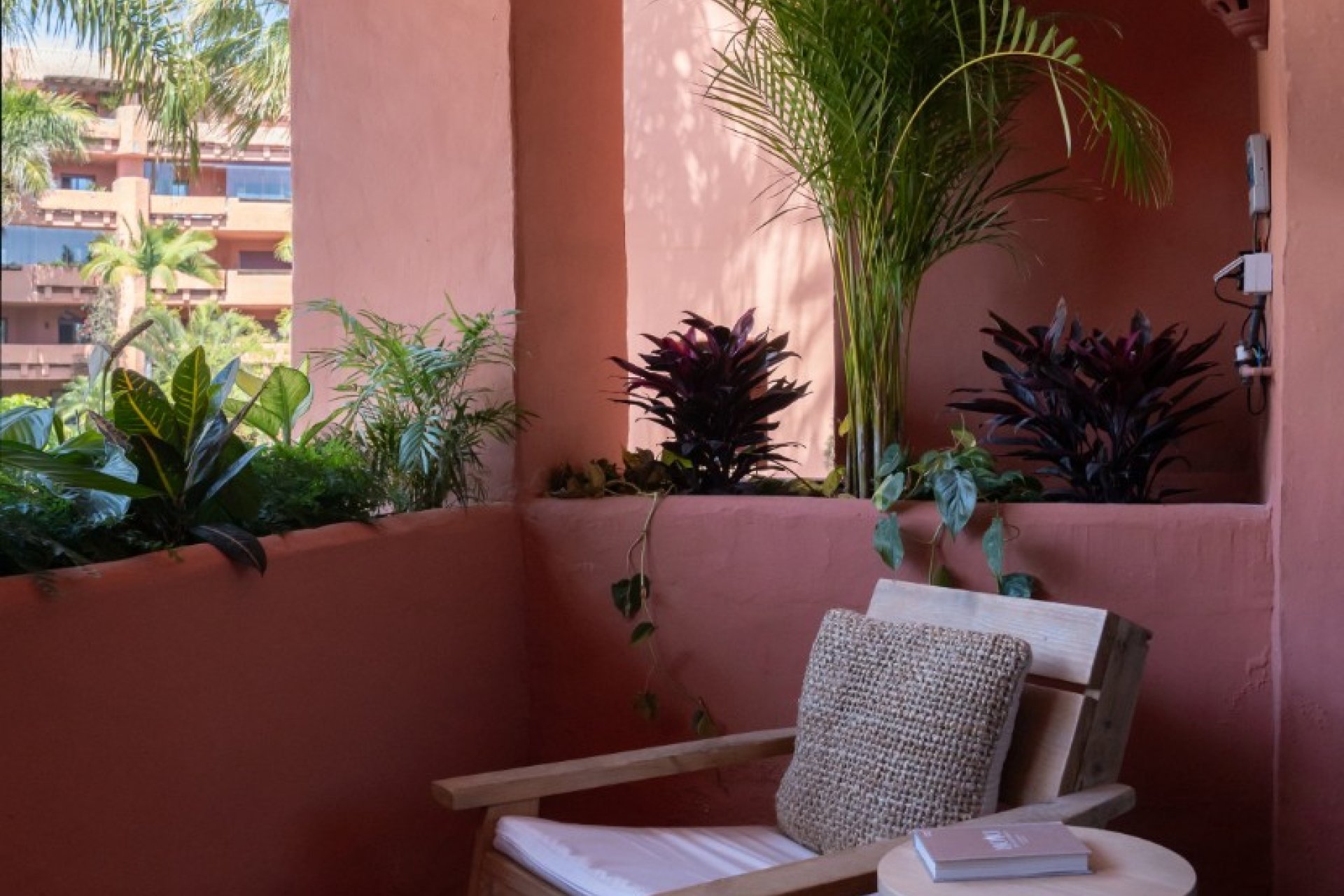 Resale - Apartment / flat - Estepoa - New Golden Mile