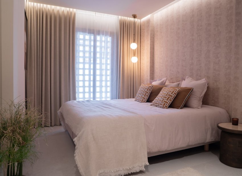 Resale - Apartment / flat - Estepoa - New Golden Mile