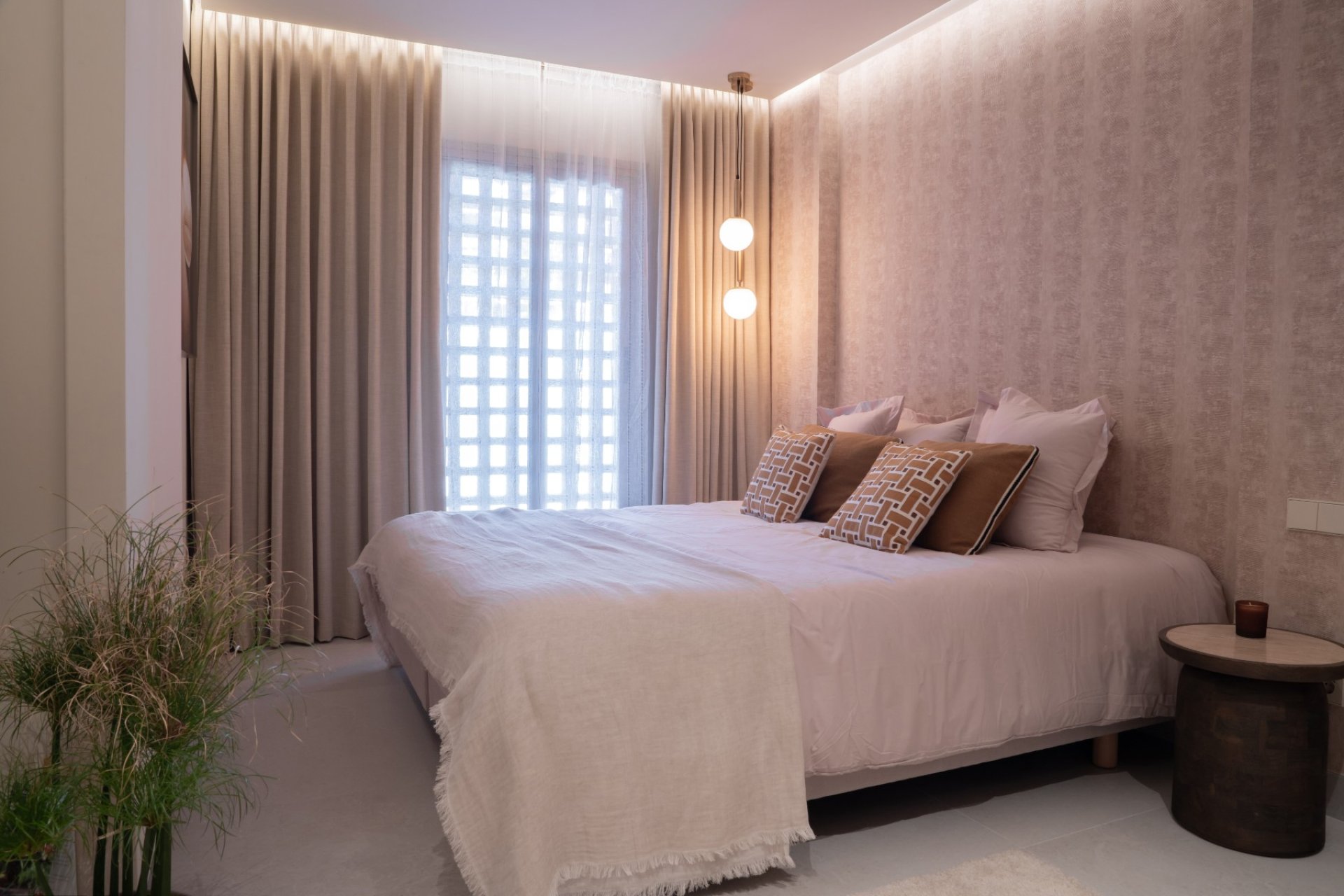 Resale - Apartment / flat - Estepoa - New Golden Mile