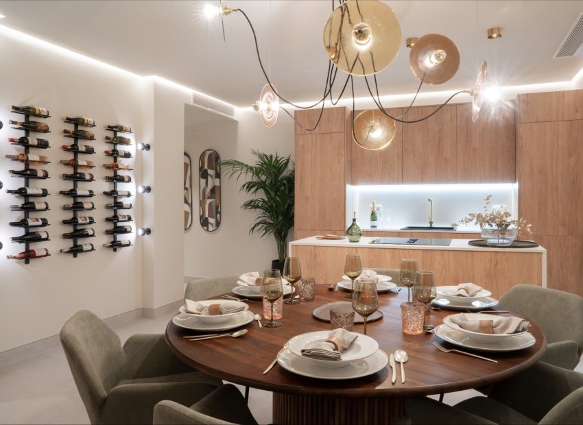 Resale - Apartment / flat - Estepoa - New Golden Mile