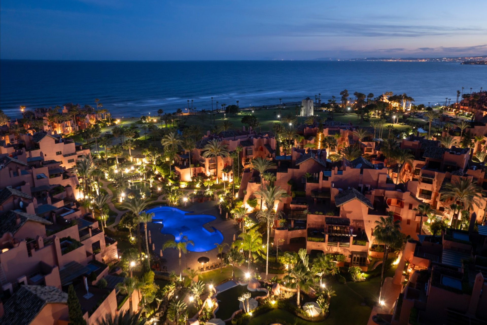 Resale - Apartment / flat - Estepoa - New Golden Mile