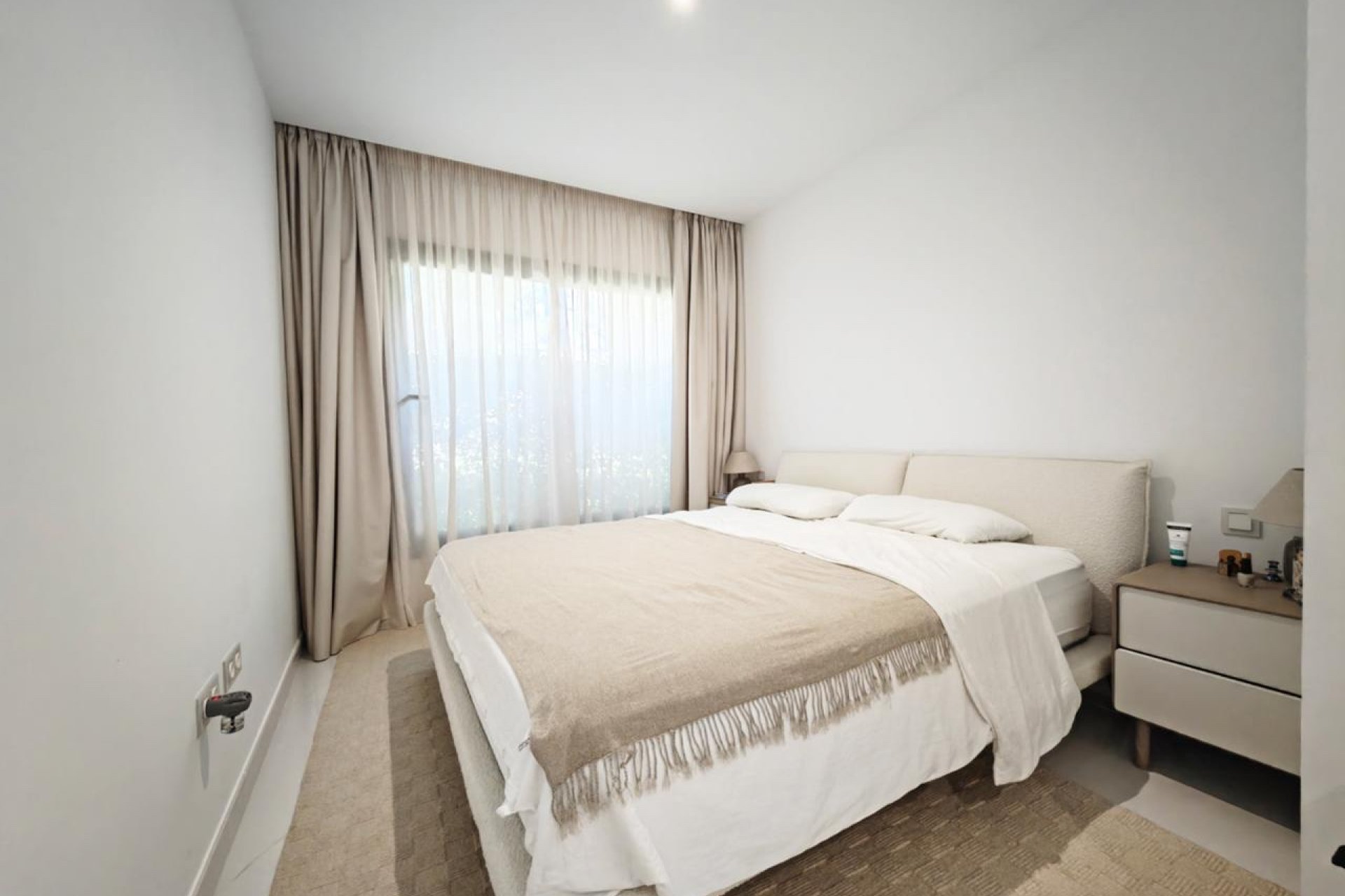Resale - Apartment / flat - Estepoa - New Golden Mile
