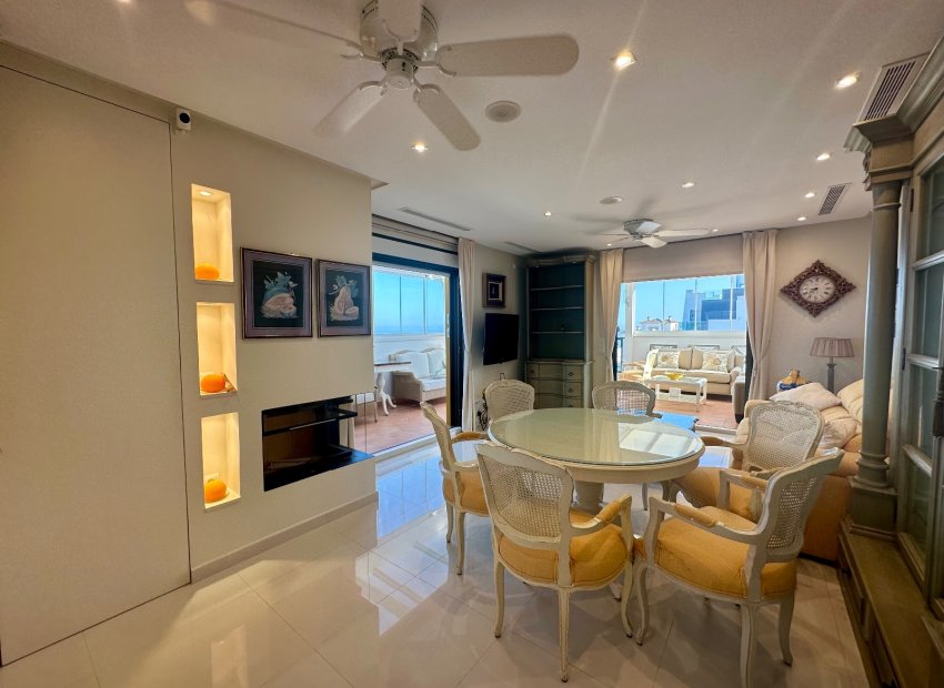 Resale - Apartment / flat - Guardamar del Segura - Marjal Beach