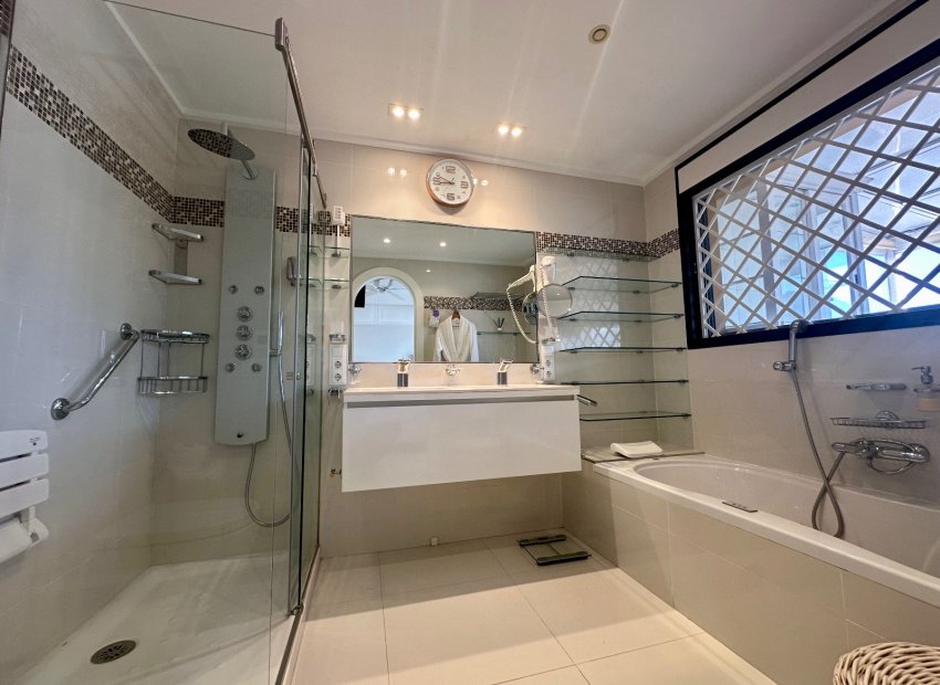 Resale - Apartment / flat - Guardamar del Segura - Marjal Beach