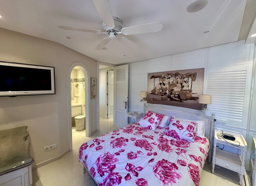 Resale - Apartment / flat - Guardamar del Segura - Marjal Beach