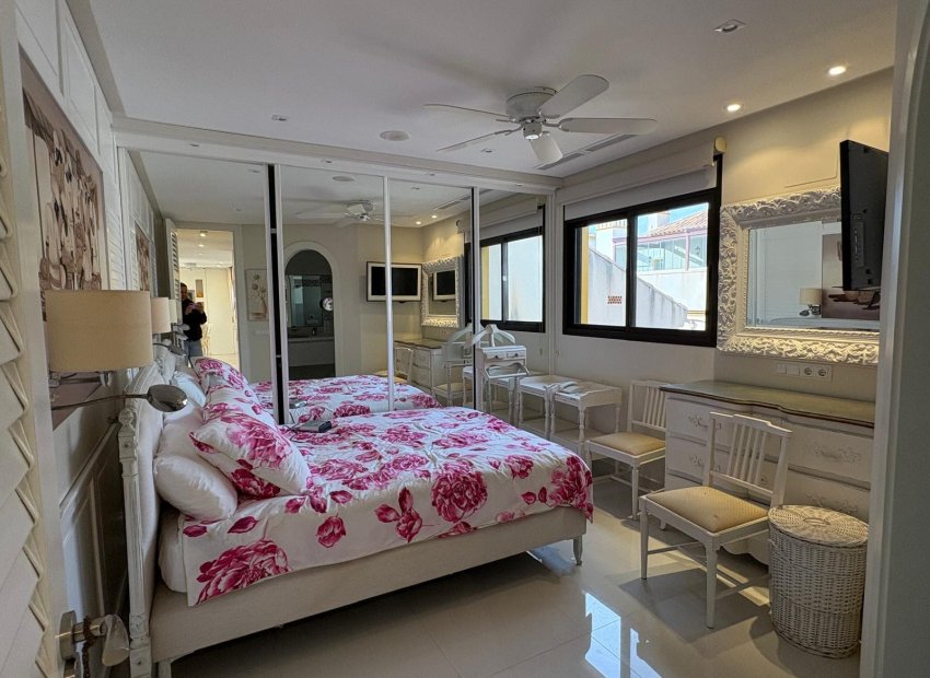 Resale - Apartment / flat - Guardamar del Segura - Marjal Beach