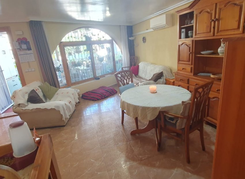 Resale - Apartment / flat - Guardamar del Segura - Urbanizaciones