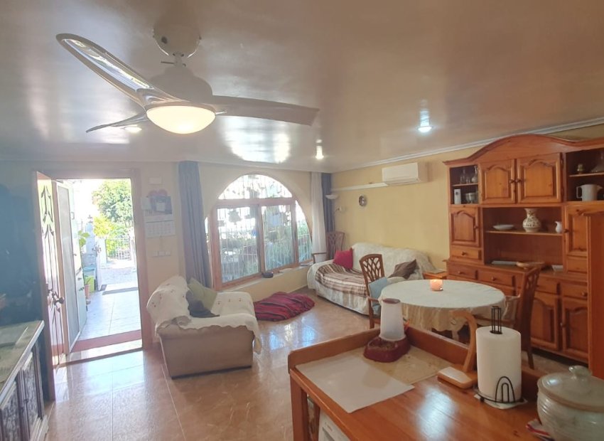 Resale - Apartment / flat - Guardamar del Segura - Urbanizaciones