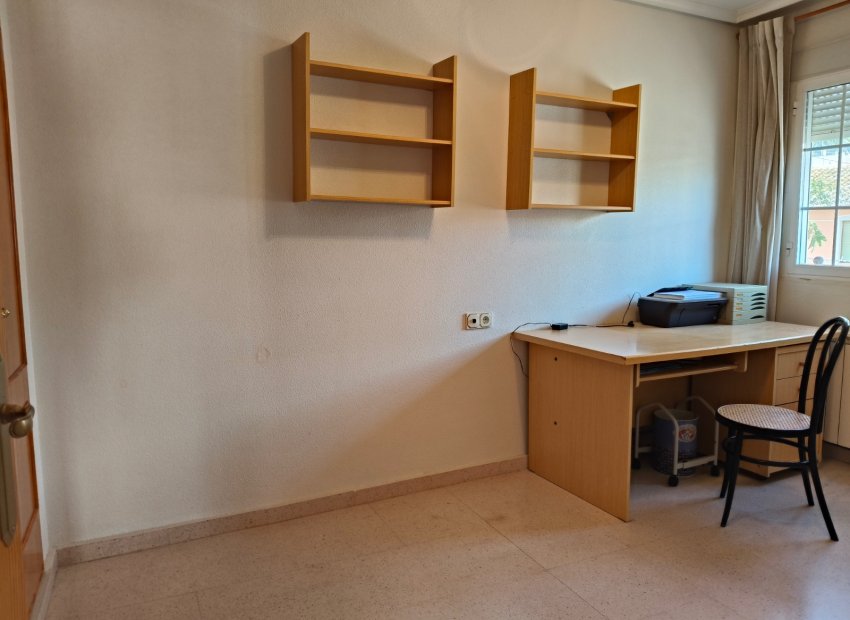 Resale - Apartment / flat - La Romana