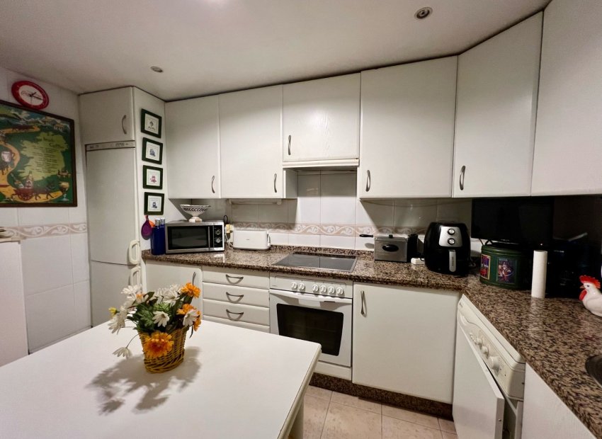 Resale - Apartment / flat - Marbella - Guadalmina Alta