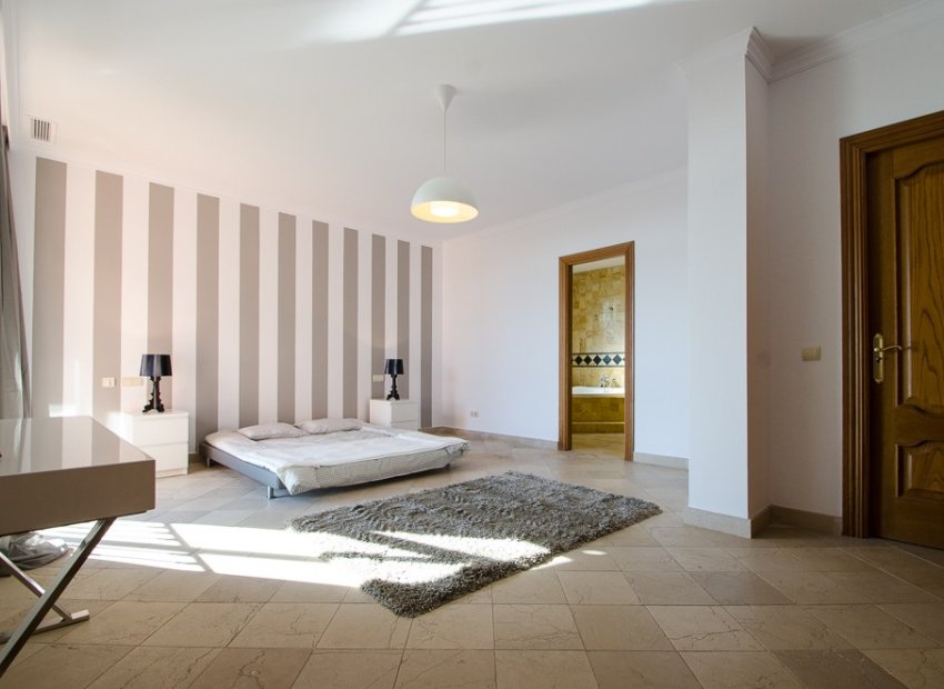 Resale - Apartment / flat - Marbella - La Mairena