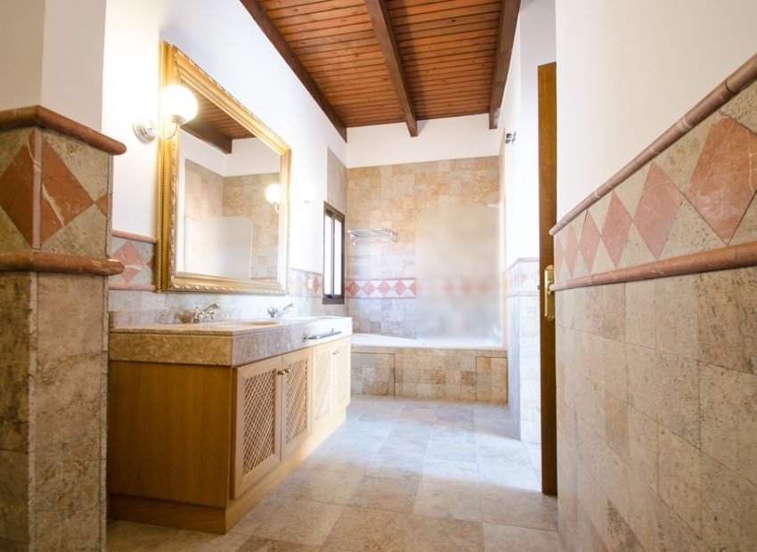 Resale - Apartment / flat - Marbella - La Mairena