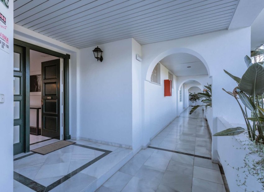 Resale - Apartment / flat - Marbella - Los Monteros