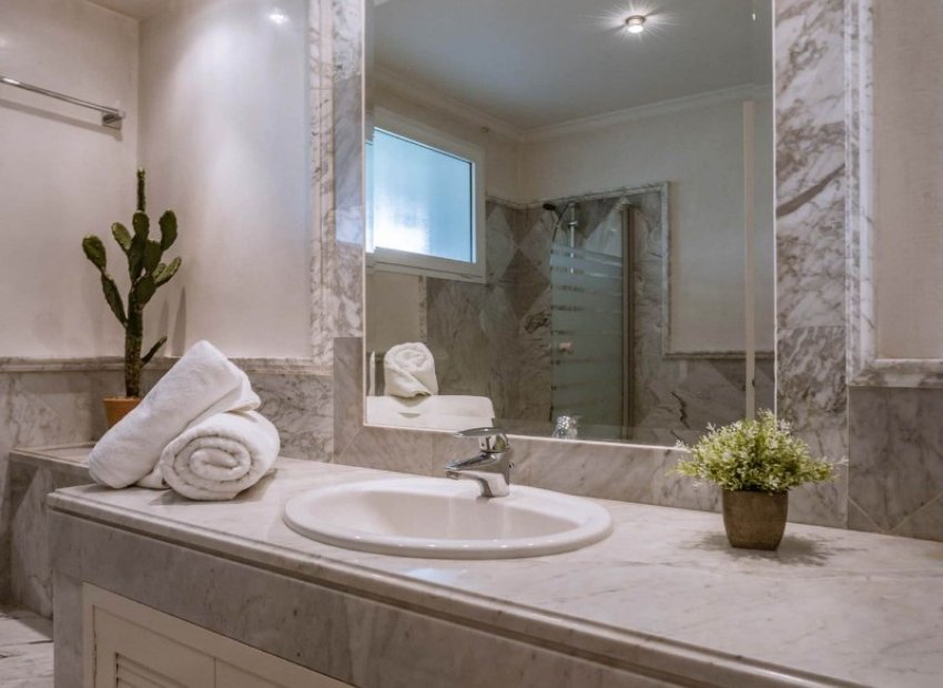 Resale - Apartment / flat - Marbella - Los Monteros