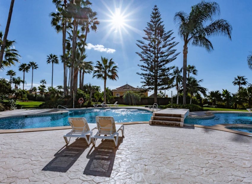 Resale - Apartment / flat - Marbella - Los Monteros