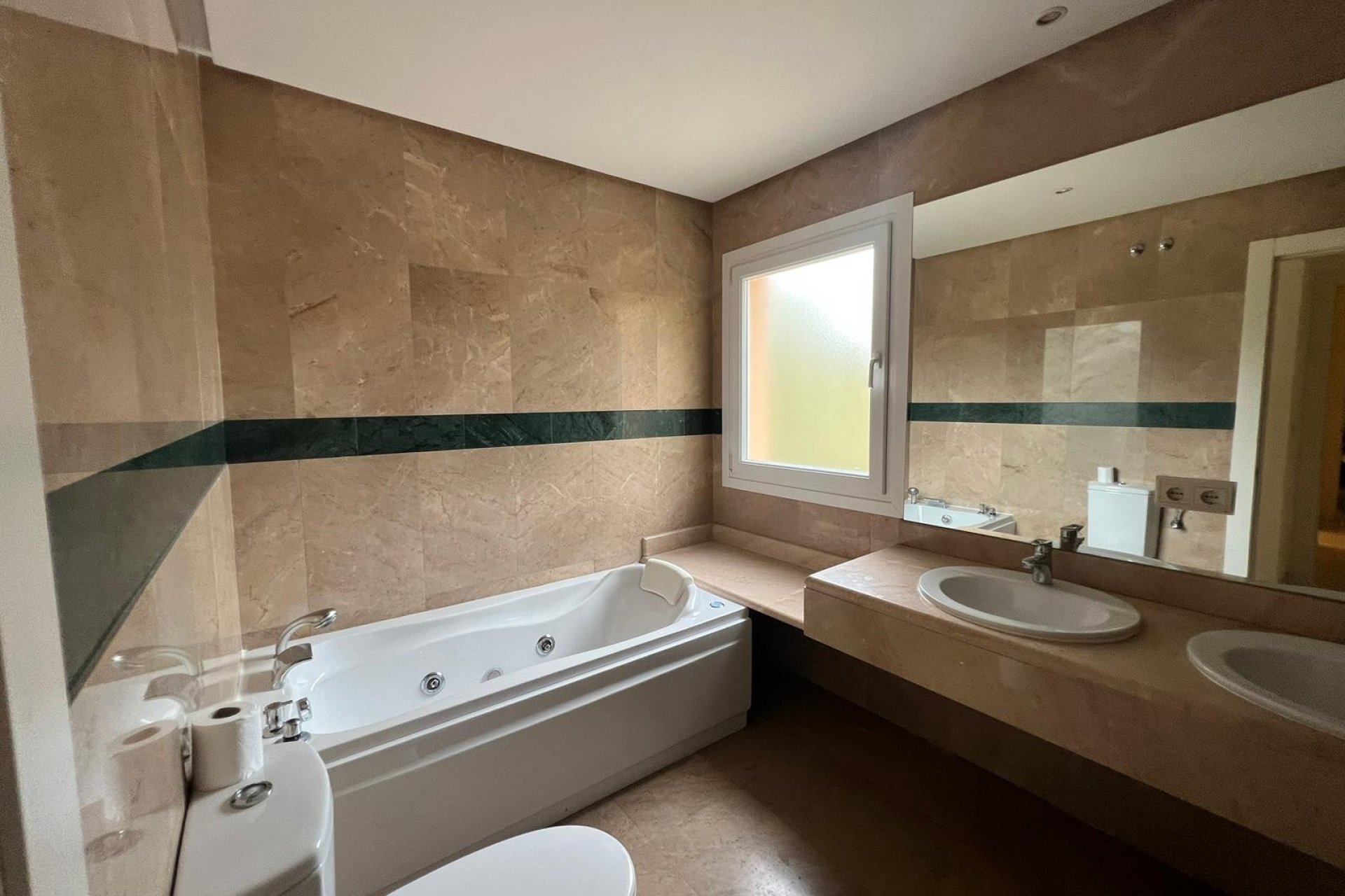 Resale - Apartment / flat - Marbella - Nueva Andalucía