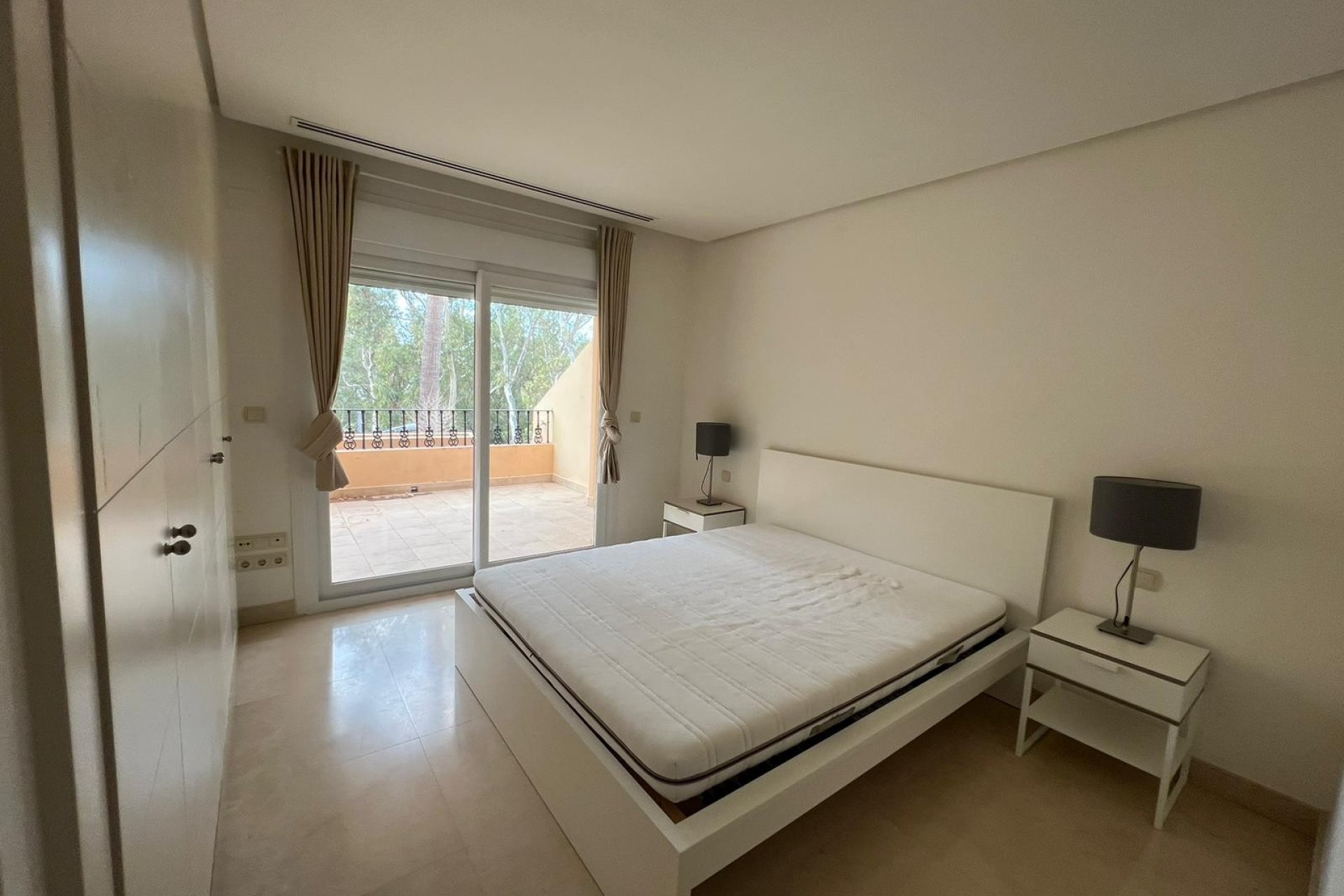 Resale - Apartment / flat - Marbella - Nueva Andalucía