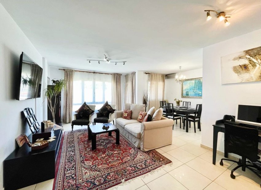 Resale - Apartment / flat - Marbella - Nueva Andalucía