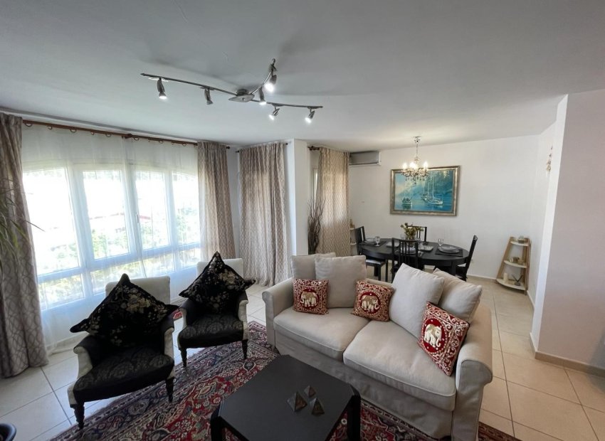 Resale - Apartment / flat - Marbella - Nueva Andalucía