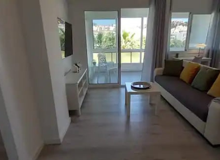 Resale - Apartment / flat - Marbella - Nueva Andalucía
